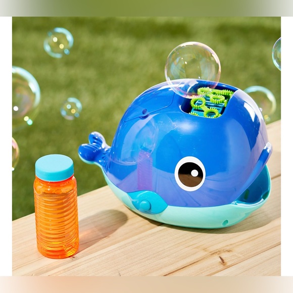 NEW Play Day Bubble Whale Battery Operated Bubble Maker, Bubble Blowing Machine - Picture 1 of 6